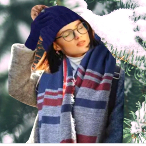 NEW Plaid Knit Blanket Scarf, Touchscreen Gloves & Pom Beanie Set - Picture 2 of 3